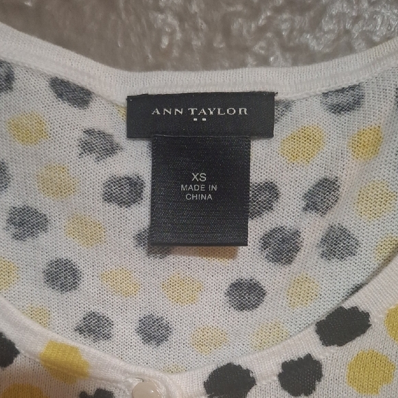 Ann Taylor Yellow and Black Polka Dot Short Sleeve Top Size XS - Picture 2 of 8